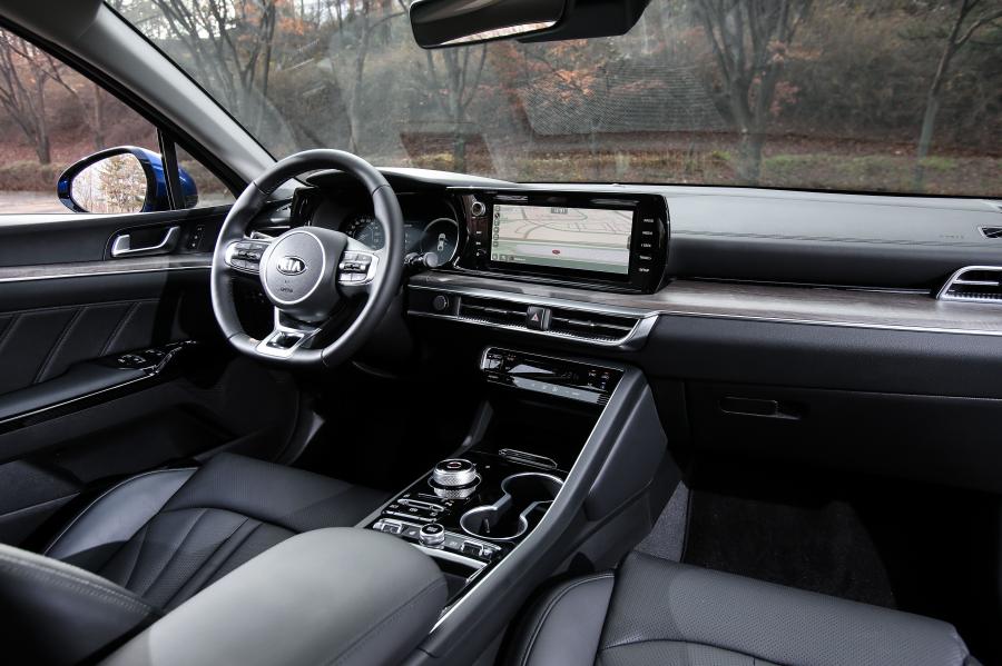 Торпедо Kia K5 2019 года  (фото 24 из 44)